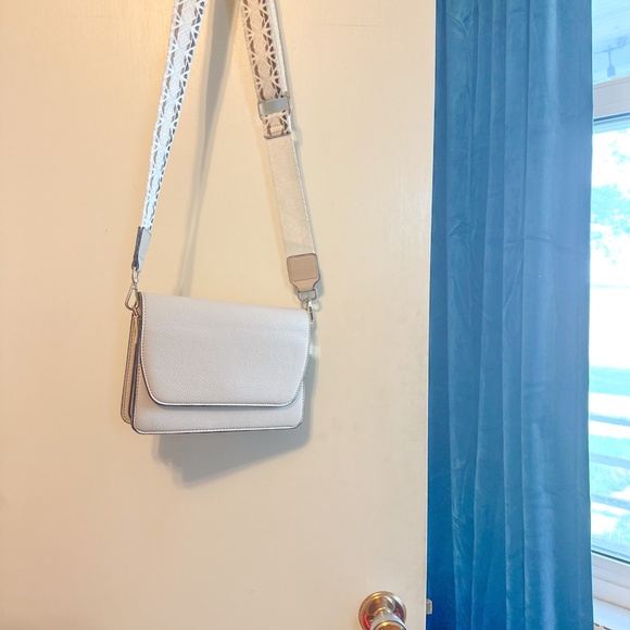 Jen + Co Vegan Leather Crossbody - Picture 2 of 5